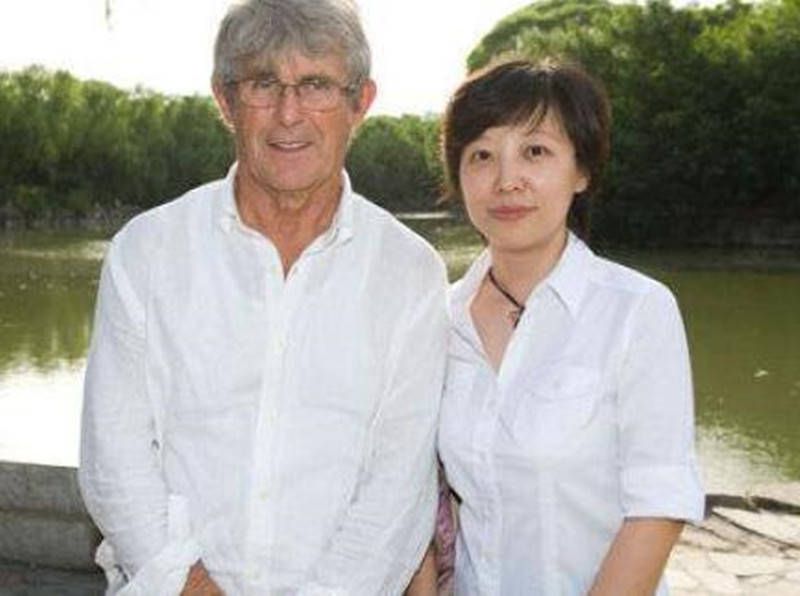 虽然不想让三人的关系越来越混乱，可季子琪毕竟是救过自己的人，那么危险的情况下，不顾自己的生命安全冲过来救她，最后受伤被送进医院。